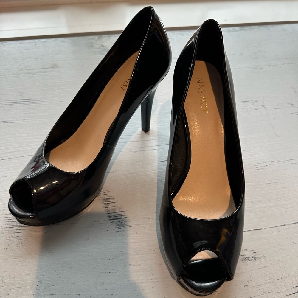 Nine West Peep Toe Pumps - black - size 10M - like new!
